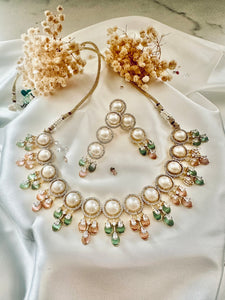 Pearls set