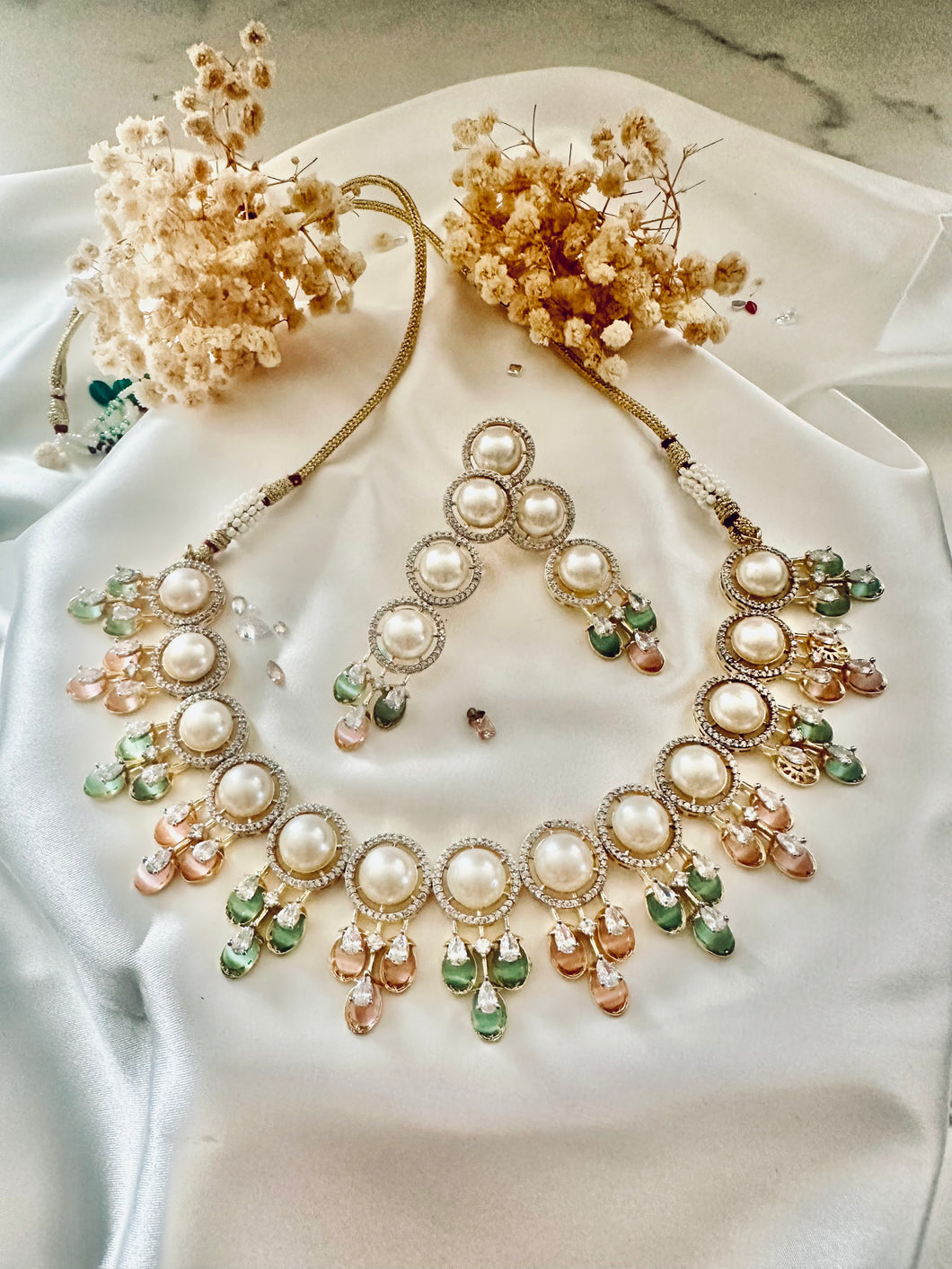 Pearls set