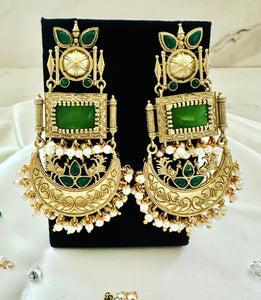 Green earrings with gold finish